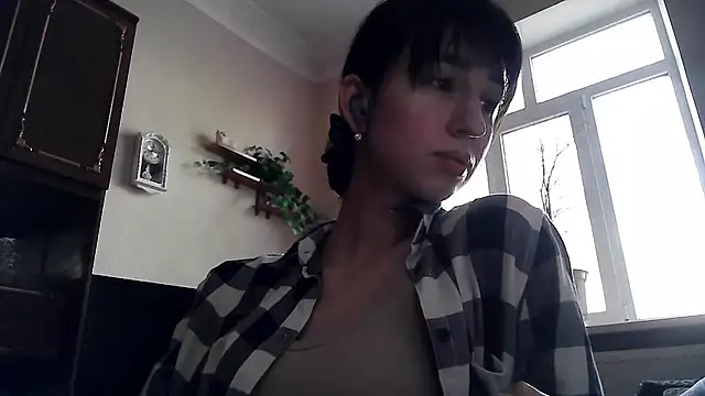 Snapshot of ElizaSwon chatting on 05-08-26, 03:28 ElizaSwon online show from 05-08-26, 03:28