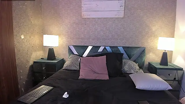 Snapshot of Klaus_Rode chatting on 12-19-24, 01:39 Klaus Rode online show from 12-19-24, 01:39