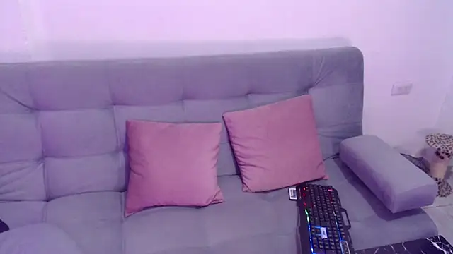 Snapshot of Ari-Hall chatting on 12-12-24, 02:48 Ari-Hall online show from 12-12-24, 02:48