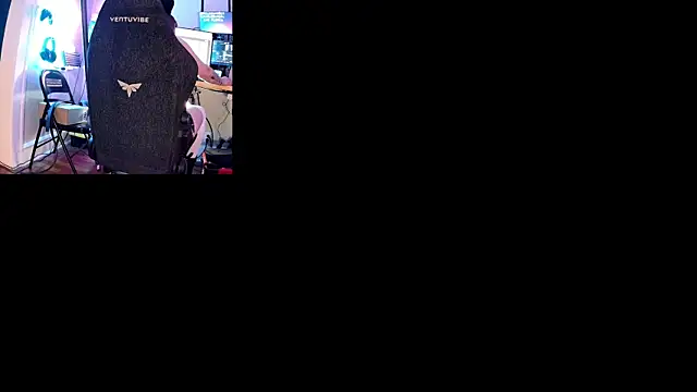 Snapshot of famousALYX chatting on 07-16-26, 07:58 famousALYX online show from 07-16-26, 07:58