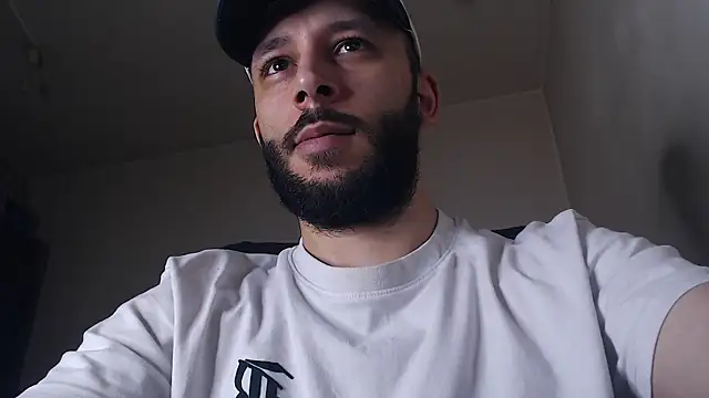 Snapshot of henryaxe chatting on 06-19-26, 01:15 henryaxe online show from 06-19-26, 01:15