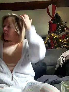 Snapshot of lady_charlyne chatting on 12-07-24, 09:28 lady charlyne online show from 12-07-24, 09:28