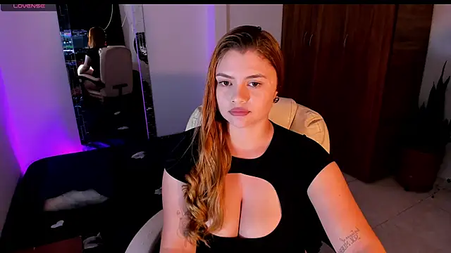 Snapshot of chloejones__ chatting on 07-28-26, 03:08 chloejones online show from 07-28-26, 03:08
