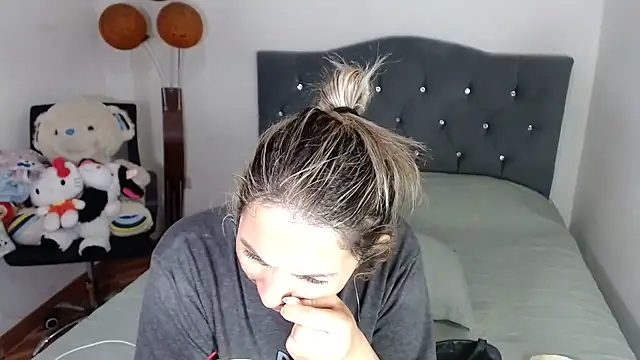 Chantal hott online show from 02-10-26, 04:33