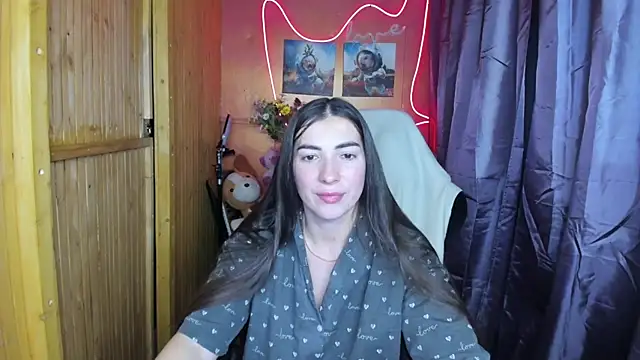 Fiery Brunette  online show from 12-25-24, 02:45