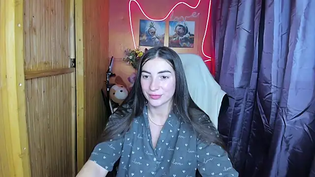 Fiery Brunette  online show from 12-25-24, 06:30