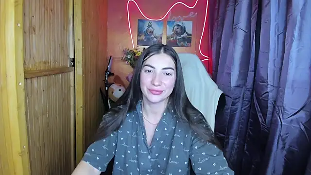 Fiery Brunette  online show from 12-26-24, 02:59