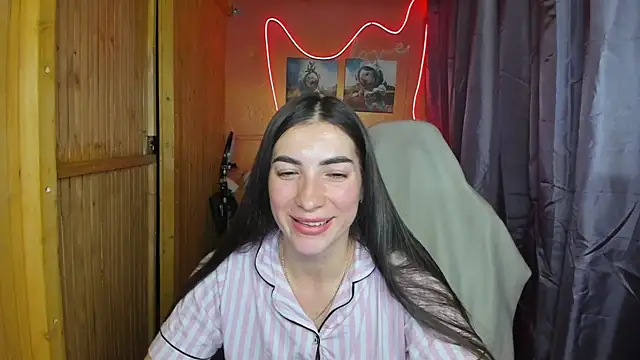 Fiery Brunette  online show from 02-19-25, 09:17