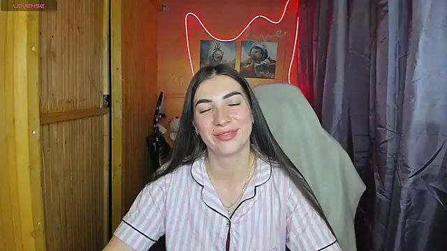 Fiery Brunette  online show from 02-20-25, 06:50