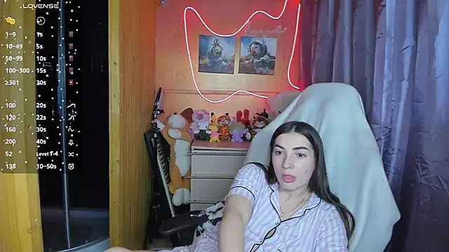 Fiery Brunette  online show from 02-27-25, 04:43