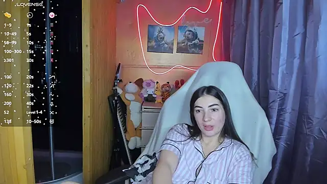 Fiery Brunette  online show from 02-28-25, 04:43