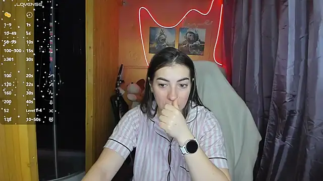 Fiery Brunette  online show from 03-04-25, 05:21