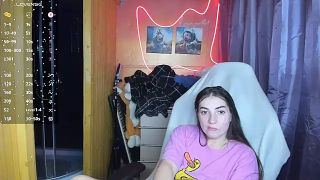 Fiery Brunette  online show from 03-04-25, 02:42