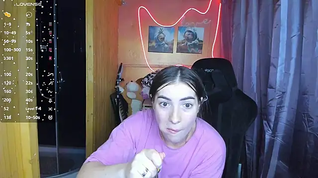 Fiery Brunette  online show from 03-06-25, 09:25