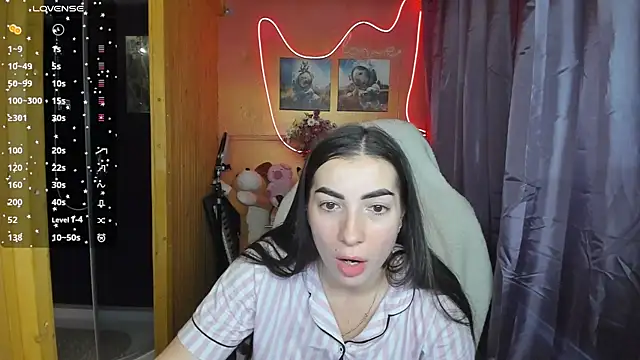 Fiery Brunette  online show from 03-20-25, 05:24