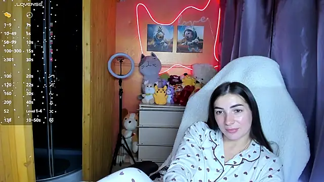 Fiery Brunette  online show from 09-19-25, 06:48