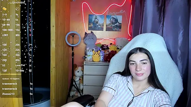 Fiery Brunette  online show from 09-22-25, 04:31