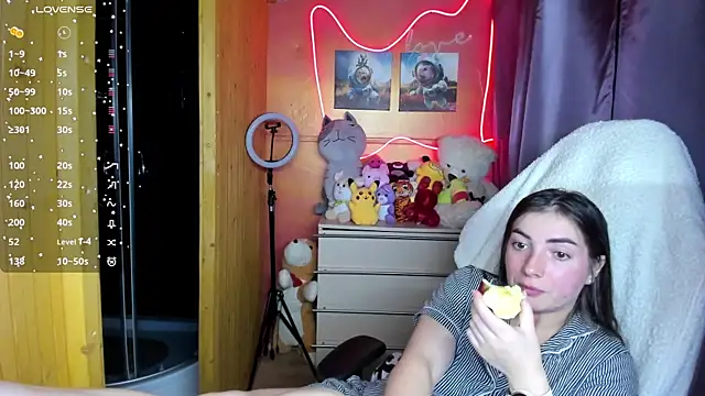 Fiery Brunette  online show from 10-12-25, 02:27