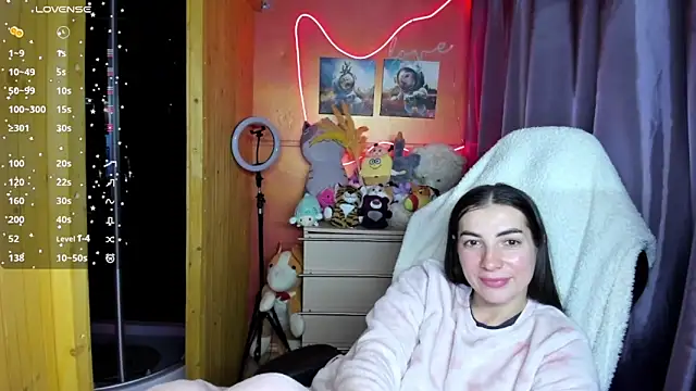 Fiery Brunette  online show from 03-12-26, 04:46