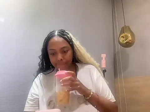 ChocolateCakeQueen online show from 07-18-26, 01:54