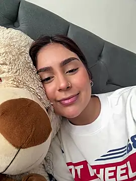 HazzelGray online show from 02-27-25, 03:26