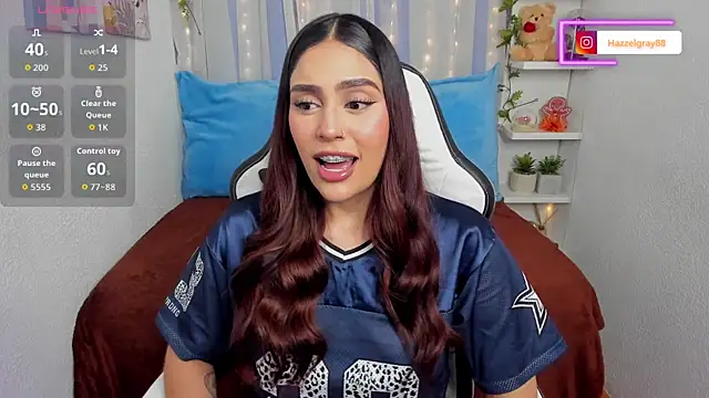 HazzelGray online show from 10-26-25, 04:02