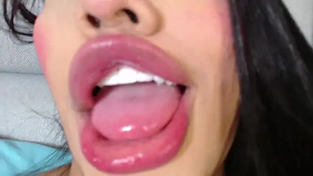 Snapshot of emily_brontee_ chatting on 12-10-24, 03:01 emily brontee online show from 12-10-24, 03:01