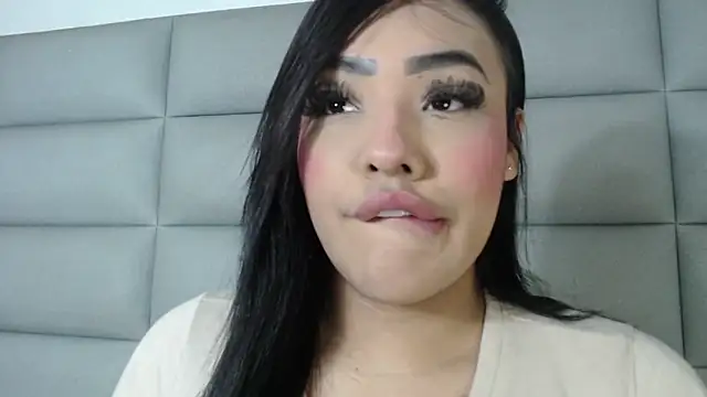 Snapshot of emily_brontee_ chatting on 12-19-24, 12:01 emily brontee online show from 12-19-24, 12:01