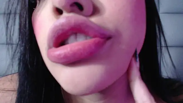 Snapshot of emily_brontee_ chatting on 12-20-24, 12:38 emily brontee online show from 12-20-24, 12:38