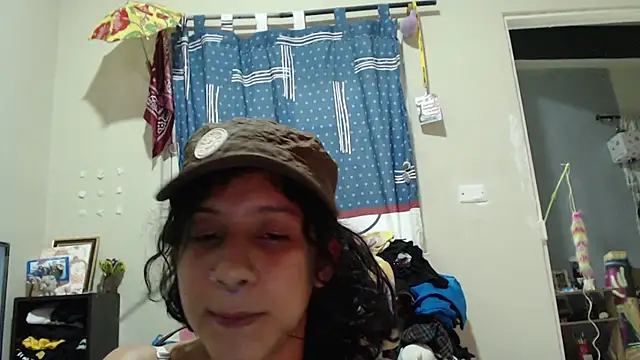 Snapshot of AlinaWoolf_ chatting on 05-11-26, 03:12 AlinaWoolf online show from 05-11-26, 03:12