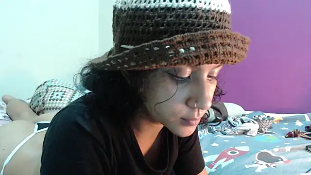 Snapshot of AlinaWoolf_ chatting on 05-14-26, 06:20 AlinaWoolf online show from 05-14-26, 06:20