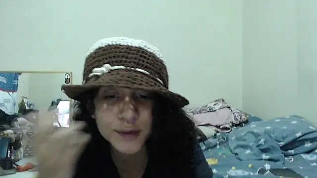 Snapshot of AlinaWoolf_ chatting on 05-18-26, 04:07 AlinaWoolf online show from 05-18-26, 04:07