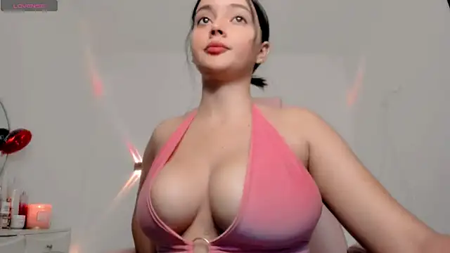 Snapshot of Sarah_angell chatting on 05-12-26, 01:36 Sarah angell online show from 05-12-26, 01:36