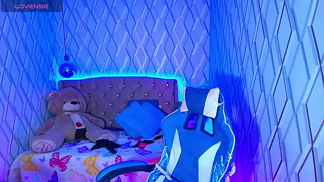 NicolleTaylor online show from 10-27-25, 03:10