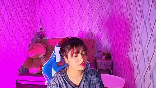 NicolleTaylor online show from 02-22-26, 04:13