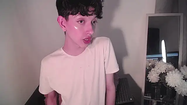 Snapshot of lyamthommpson chatting on 02-08-25, 07:15 lyamthommpson online show from 02-08-25, 07:15