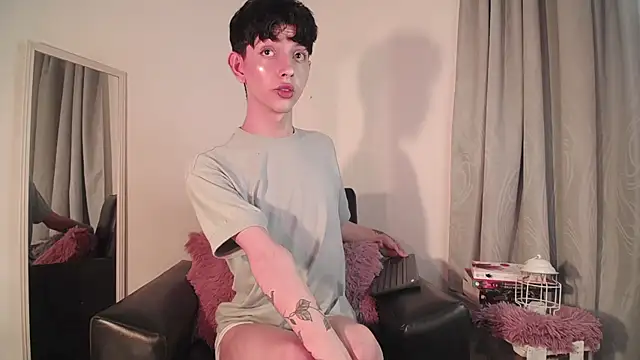 Snapshot of lyamthommpson chatting on 02-10-25, 01:46 lyamthommpson online show from 02-10-25, 01:46