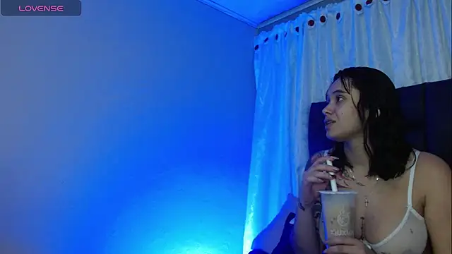 Snapshot of megan_lover chatting on 07-07-26, 02:36 megan lover online show from 07-07-26, 02:36