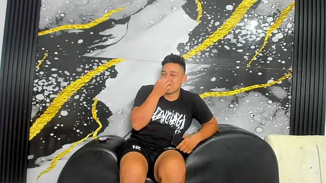 Snapshot of sweethot___ chatting on 09-26-25, 01:37 sweethot online show from 09-26-25, 01:37