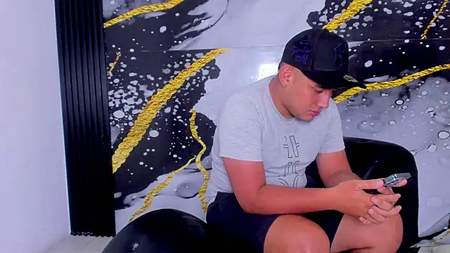 Snapshot of sweethot___ chatting on 09-27-25, 01:38 sweethot online show from 09-27-25, 01:38