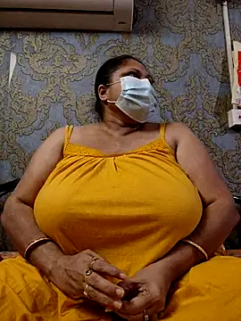 Snapshot of kunjan789 chatting on 11-22-25, 06:18 kunjan789 online show from 11-22-25, 06:18