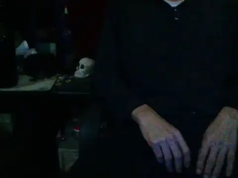 Snapshot of mrdemoncrowly chatting on 09-21-25, 04:47 mrdemoncrowly online show from 09-21-25, 04:47