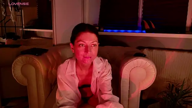 Snapshot of Your_Little_Milf chatting on 03-30-26, 07:15 Your Little Milf online show from 03-30-26, 07:15