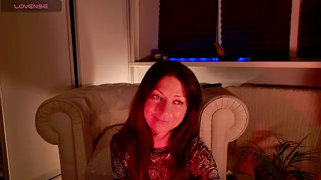 Snapshot of Your_Little_Milf chatting on 04-07-26, 10:31 Your Little Milf online show from 04-07-26, 10:31