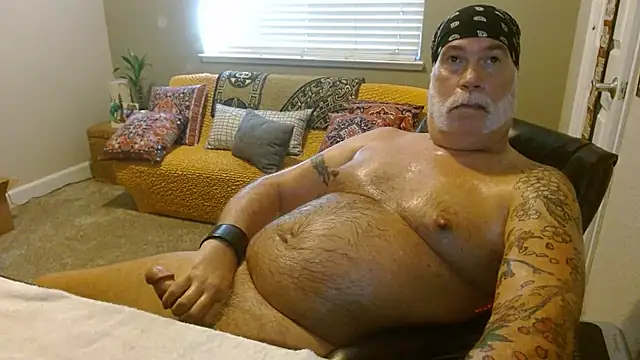musclebearnips online show from 10-21-25, 06:08
