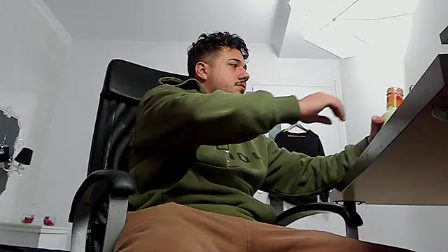 Snapshot of JoshKnights chatting on 02-13-25, 05:58 JoshKnights online show from 02-13-25, 05:58