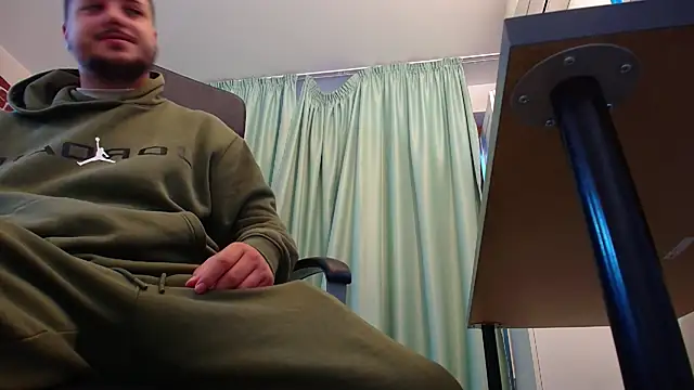 Snapshot of JoshKnights chatting on 09-17-25, 04:58 JoshKnights online show from 09-17-25, 04:58