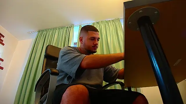 Snapshot of JoshKnights chatting on 09-23-25, 05:21 JoshKnights online show from 09-23-25, 05:21