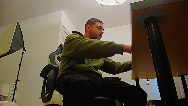 Snapshot of JoshKnights chatting on 10-06-25, 05:05 JoshKnights online show from 10-06-25, 05:05