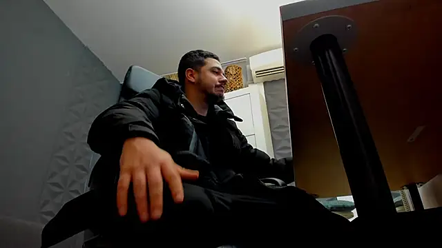 Snapshot of JoshKnights chatting on 10-20-25, 04:57 JoshKnights online show from 10-20-25, 04:57